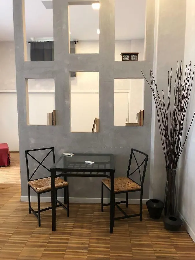 Isola Apartments Milano 0*,  İtalya